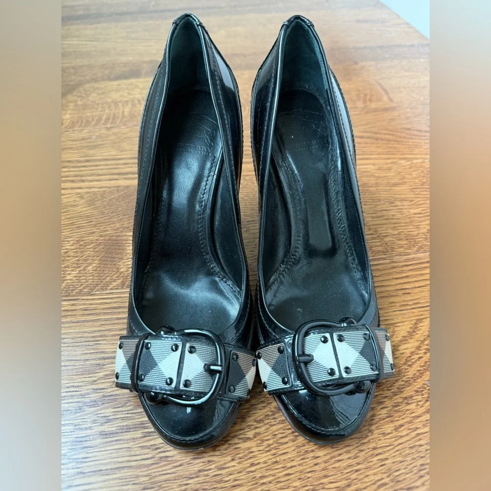 BURBERRY Patent Leather Pumps Heels Plaid Nova Check Buckle Old Money‎ 35.5